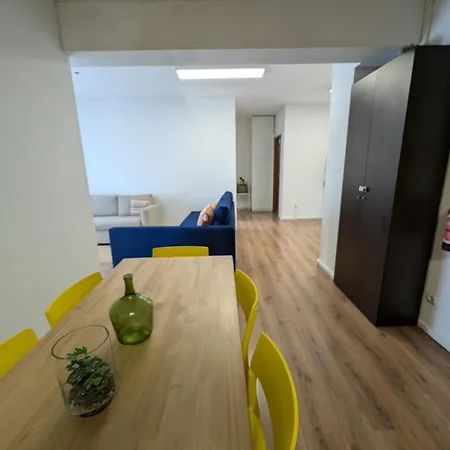 Travel & Live Fernao Magalhaes Apartment *